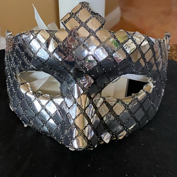 Silver Mosaic Style Bling Eye Mask w/White Ribbon Tie Decor - Picture 11 of 12